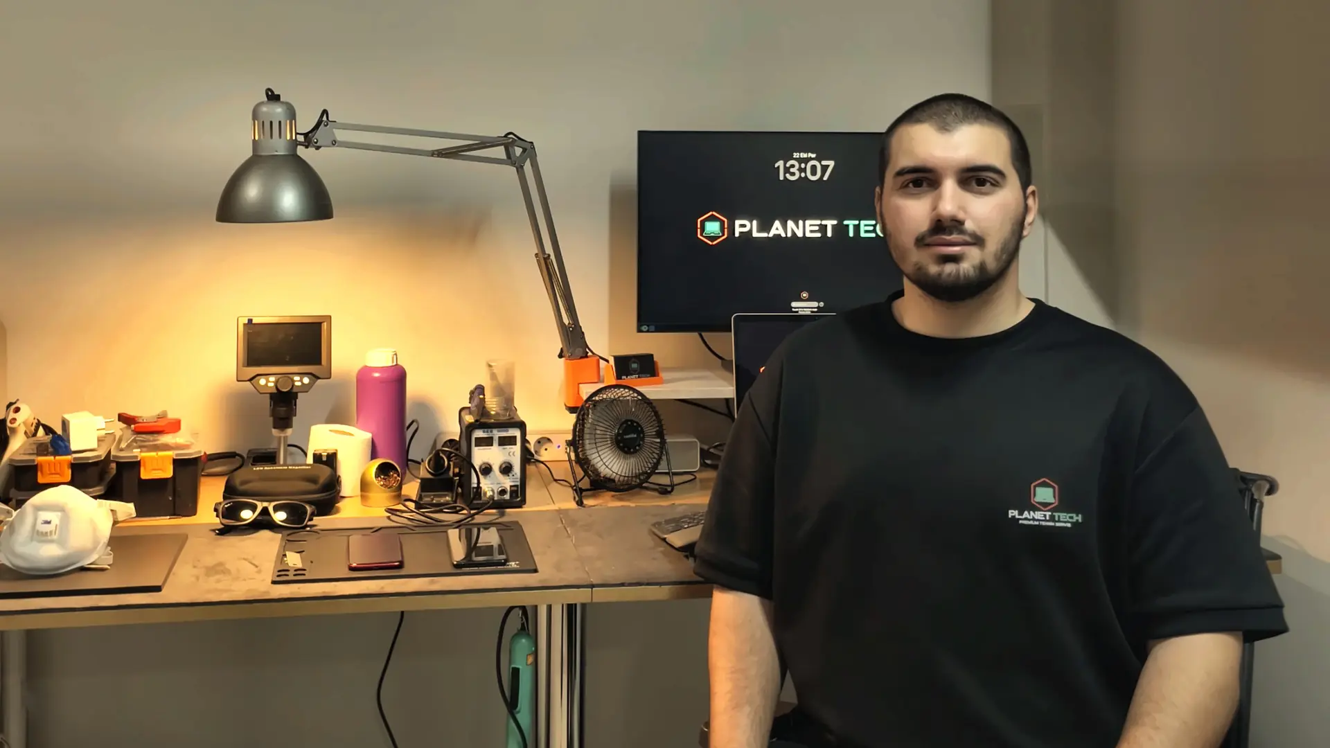Planet Tech atölyesinde teknisyen Umut Alp Aksoy